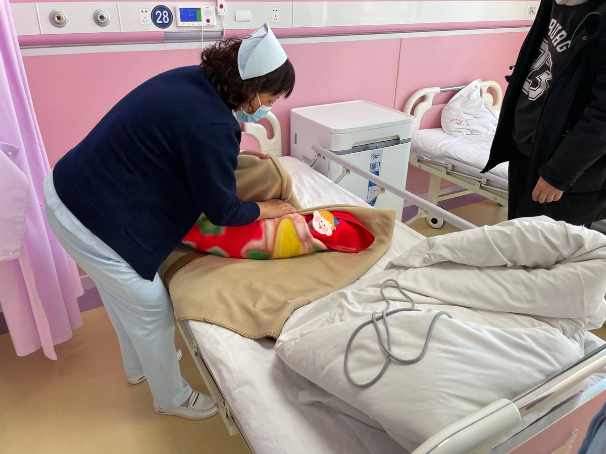 暖心！沈阳市五院导诊产科接力救治，急产孕妇8分钟顺利分娩