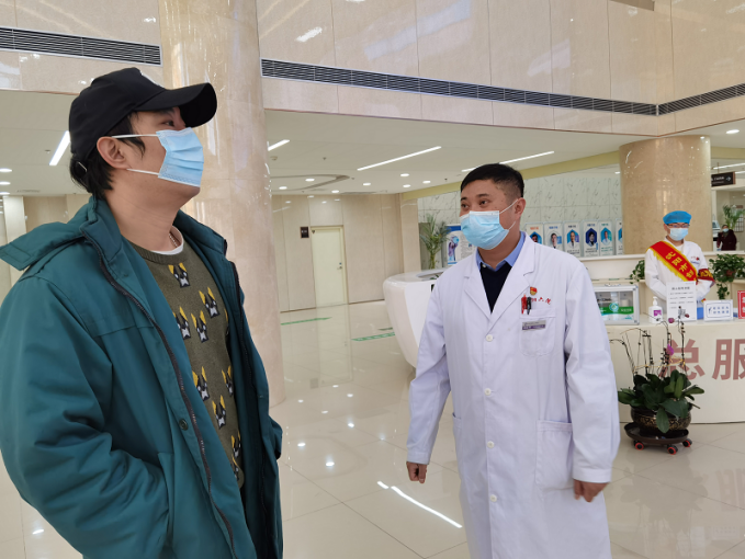 争做新时代的志愿者 助推医疗高质量发展——沈阳六院职能科长积极下沉到门诊 主动服务于患者