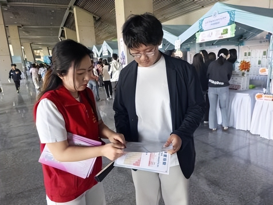 eba12989e9094f21bdcd66f1d2662bea_tplv-tt-origin-web_gif.jpeg