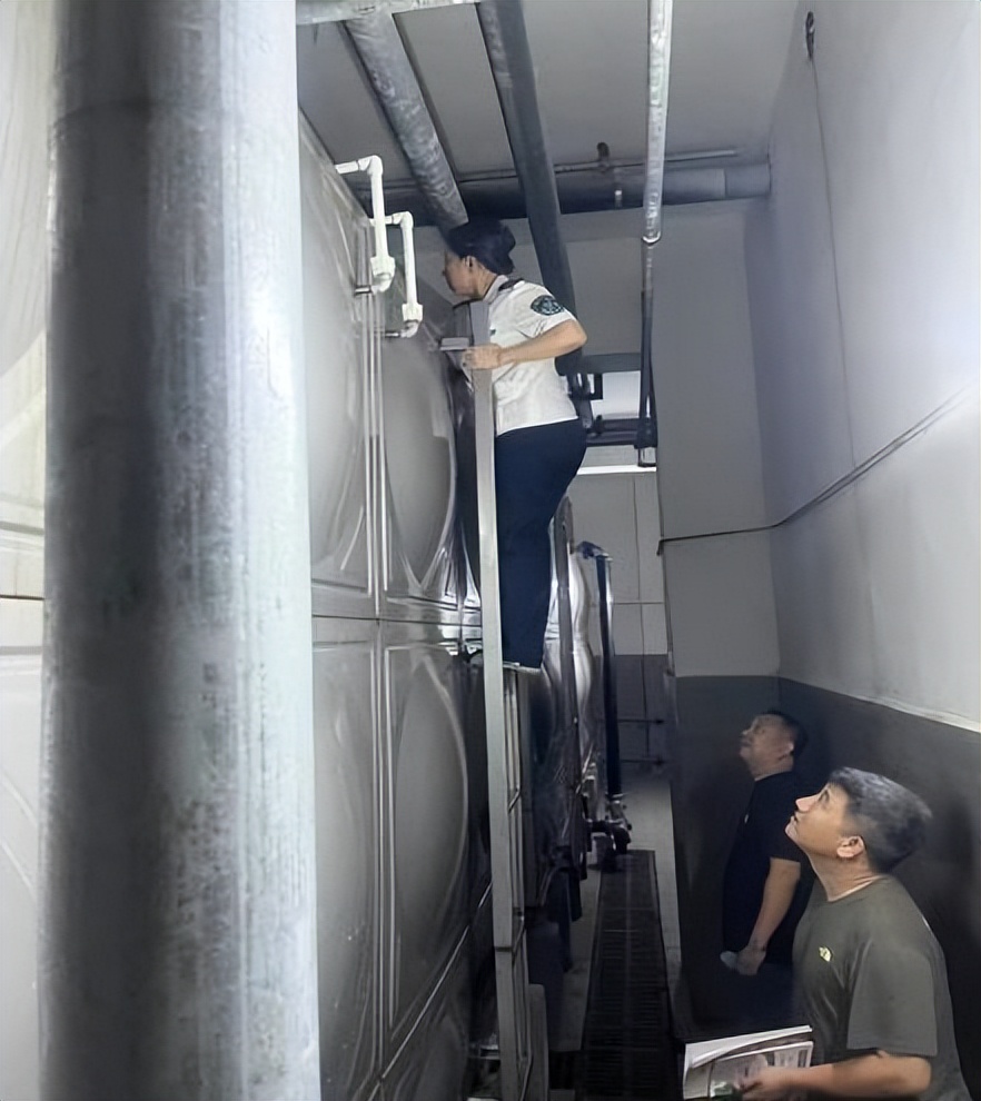 b90c1772524b4acab02c5c5e34f4668a_tplv-tt-origin-web_gif.jpeg